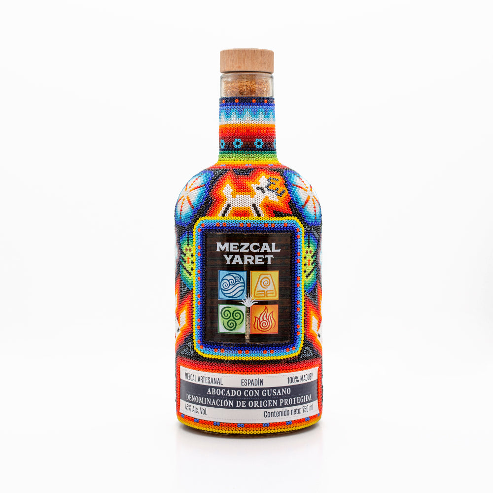 Botella con arte Huichol Mezcal Espadín Abocado con gusano de magüey 750 ML